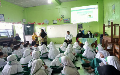 Seminar Kesehatan Reproduksi Remaja dan Pertolongan Pertama Pada Kecelakaan (P3K) SDIT Ar Rahman